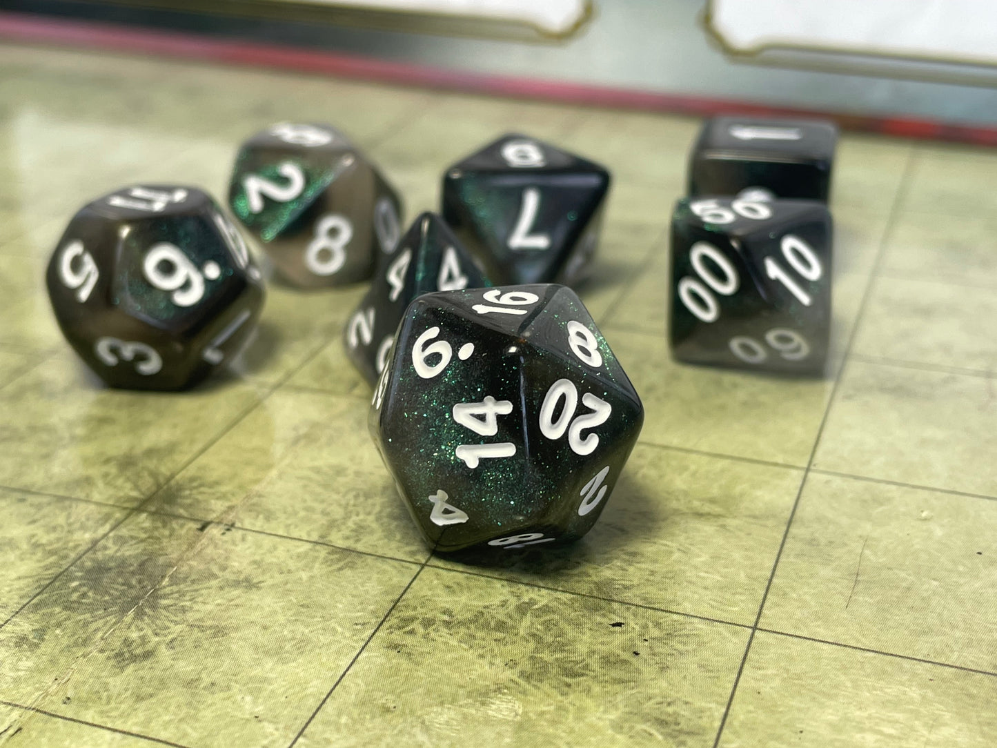 Mythic- Poly Dice Set- Everclear Aurora